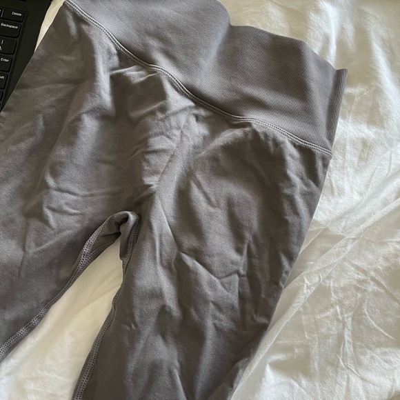 But lifting leggings - Picture 2 of 2